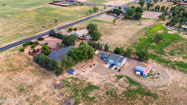 birds eye view of property featuring a rural view