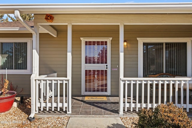 entrance to property featuring covered porch