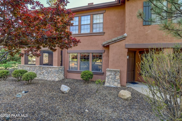 view of front facade with stucco siding