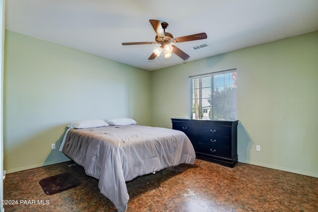 bedroom with ceiling fan