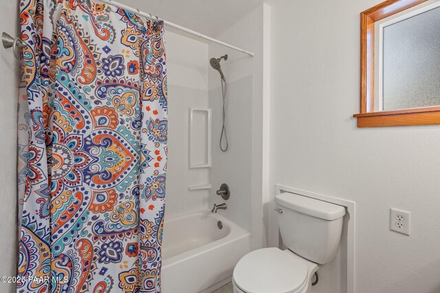 1467 N Vyne St, Prescott, AZ 86305 - full bathroom with toilet and shower / tub combo with curtain