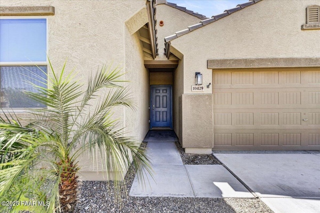 10429 W Crown King Rd, Tolleson, AZ 85353 - view of exterior entry with stucco siding