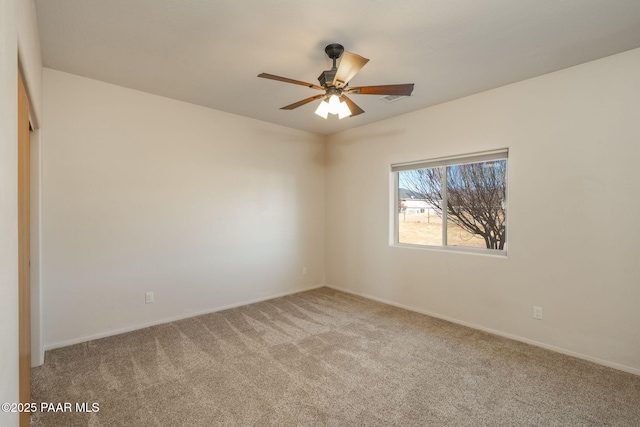 carpeted empty room featuring ceiling fan