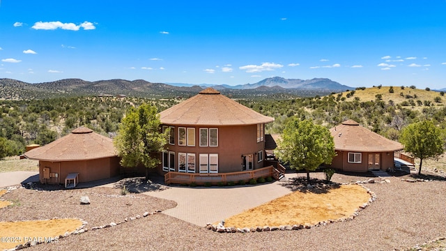 18900 N Butte Pass Rd, Prescott, AZ 86305 - view of front of home featuring a mountain view, a garage, and stucco siding