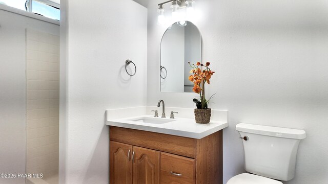 5640 N Burke Blvd, Rimrock, AZ 86335 - bathroom featuring toilet, vanity, and a tile shower