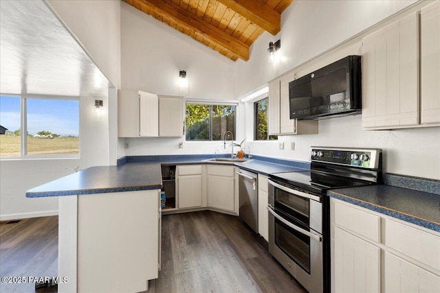 1445 S Table Mountain Rd, Chino Valley, AZ 86323 - kitchen featuring stainless steel appliances, a sink, wooden ceiling, dark countertops, and a peninsula