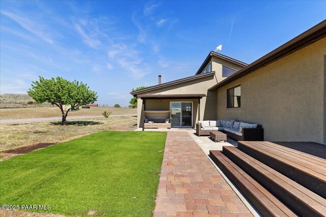 1445 S Table Mountain Rd, Chino Valley, AZ 86323 - view of grassy yard featuring an outdoor living space and a patio