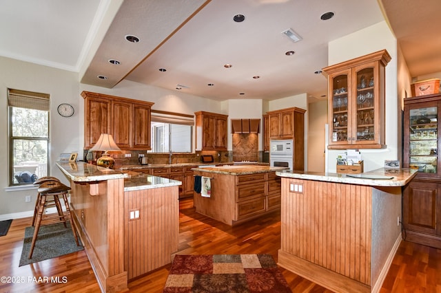 1021 Sheriffs Posse Trl, Prescott, AZ 86303 - kitchen featuring a peninsula, white appliances, and wood finished floors