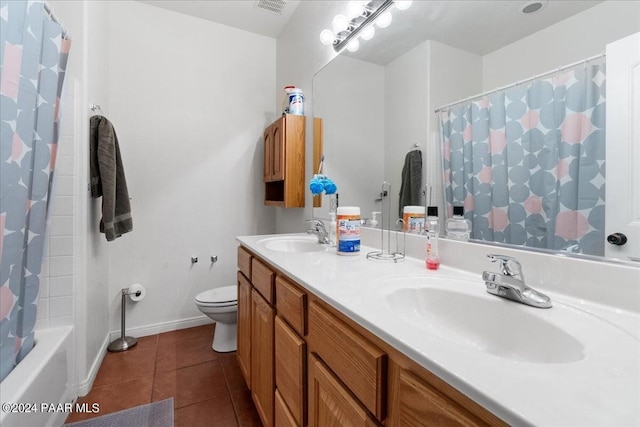 full bathroom featuring tile patterned floors, shower / bath combo with shower curtain, vanity, and toilet