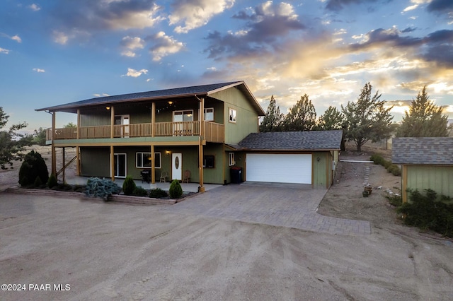 view of front facade featuring a garage