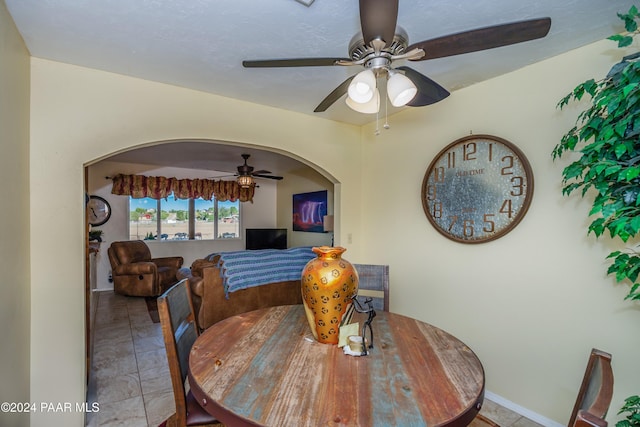 dining room with ceiling fan