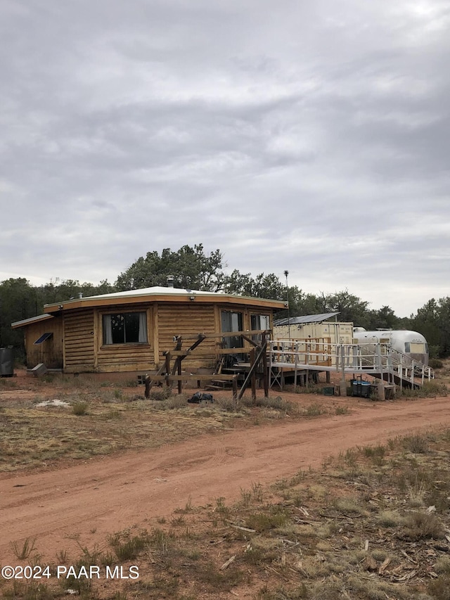 manufactured / mobile home featuring a deck