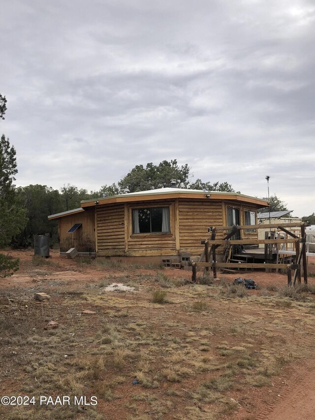 manufactured / mobile home with a wooden deck