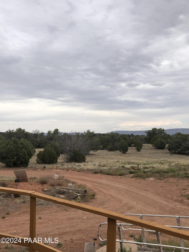 view of yard featuring a rural view