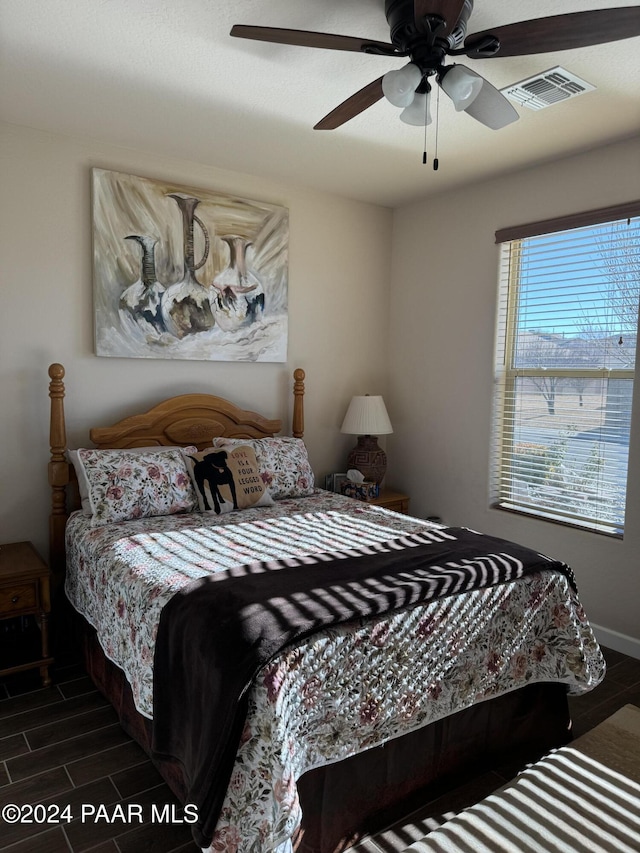 bedroom featuring ceiling fan