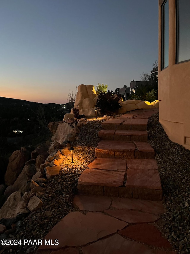 view of yard at dusk