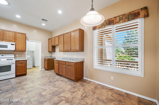 7876 N Siesta Sunset Ln, Prescott Valley, AZ 86315 - kitchen with light countertops, baseboards, white appliances, and visible vents