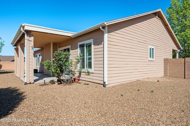7876 N Siesta Sunset Ln, Prescott Valley, AZ 86315 - view of side of home with a patio area and fence