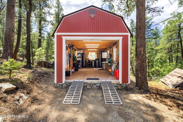 view of outdoor structure with an outdoor structure