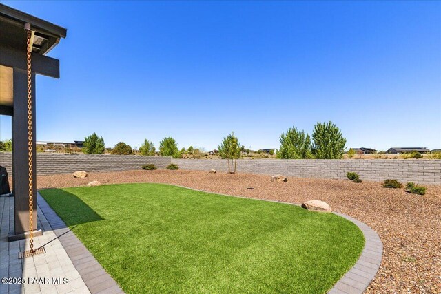 view of yard featuring a fenced backyard