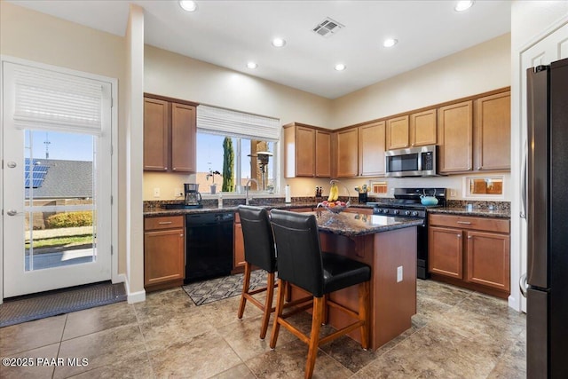 kitchen with visible vents, a kitchen breakfast bar, a kitchen island, recessed lighting, and stainless steel appliances