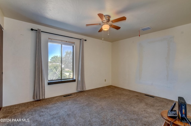 unfurnished room featuring carpet and ceiling fan