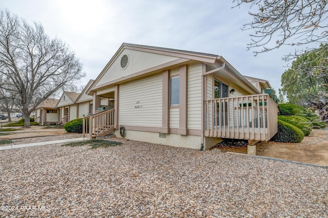 view of front facade featuring crawl space