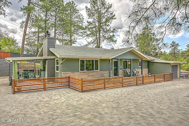 view of front facade featuring a garage