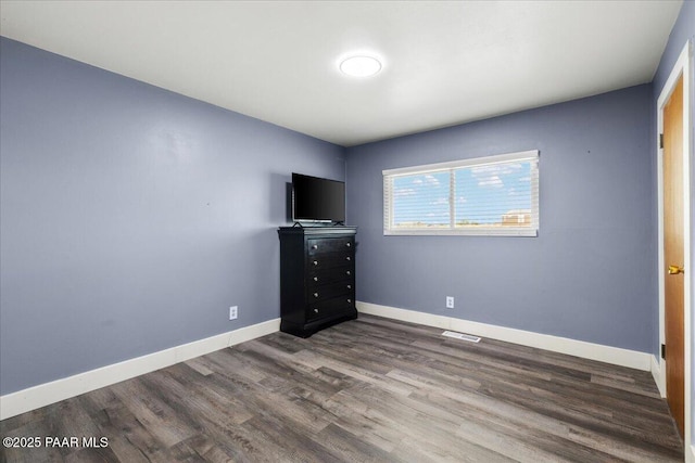 25355 N Catalina St, Paulden, AZ 86334 - unfurnished bedroom featuring baseboards, wood finished floors, and visible vents