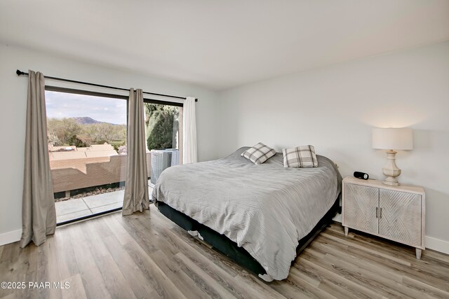 2151 S Resort Way Unit 1C, Prescott, AZ 86301 - bedroom featuring baseboards, access to exterior, a mountain view, and wood finished floors