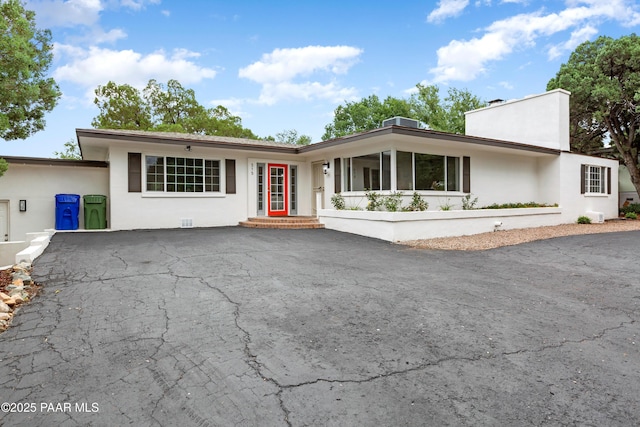 315 N Robinson Dr, Prescott, AZ 86303 - view of front of house with stucco siding and driveway