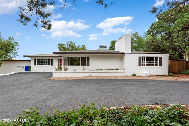315 N Robinson Dr, Prescott, AZ 86303 - view of front facade featuring stucco siding, fence, and asphalt driveway