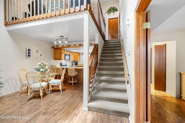 229 Creekside Cir Unit 15C, Prescott, AZ 86303 - staircase featuring wood finished floors and baseboards