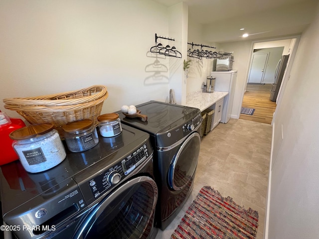 14600 E Eagle Dr, Dewey-Humboldt, AZ 86327 - laundry area with washing machine and dryer