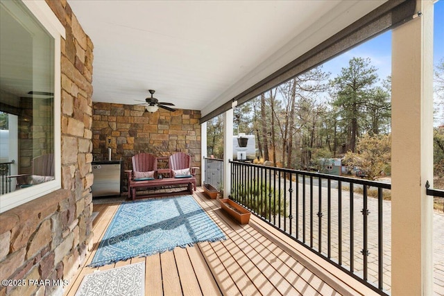 balcony featuring ceiling fan