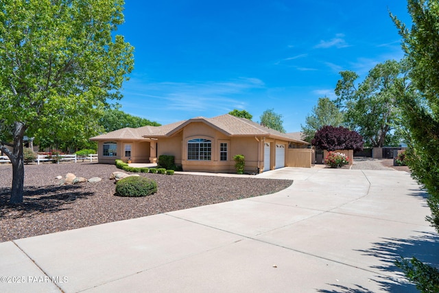 920 Heather Ln, Chino Valley, AZ 86323 - single story home with an attached garage, driveway, and stucco siding