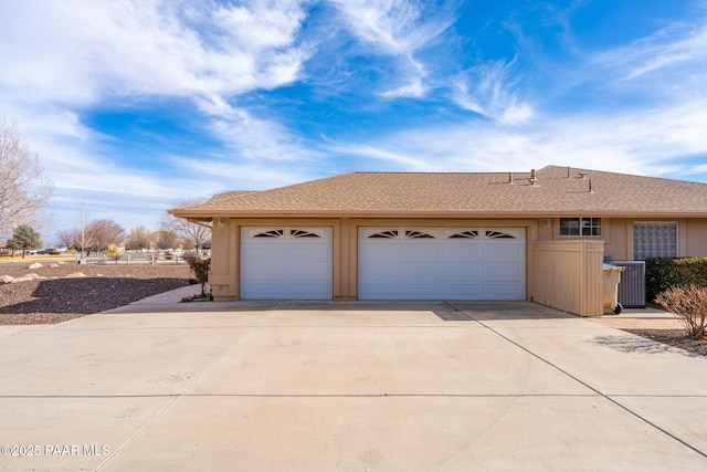 920 Heather Ln, Chino Valley, AZ 86323 - garage with concrete driveway