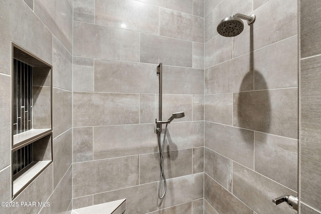 15425 N Talking Rock Ranch Rd, Prescott, AZ 86305 - bathroom with tiled shower