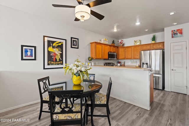 983 N Rolling Green Rd, Dewey-Humboldt, AZ 86327 - dining area with ceiling fan, light wood finished floors, and recessed lighting
