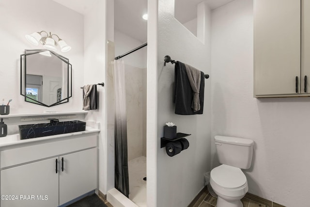 bathroom featuring a shower with shower curtain, vanity, and toilet