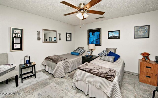 435 Jasmine Ln, Prescott, AZ 86301 - bedroom featuring a textured ceiling, visible vents, and baseboards