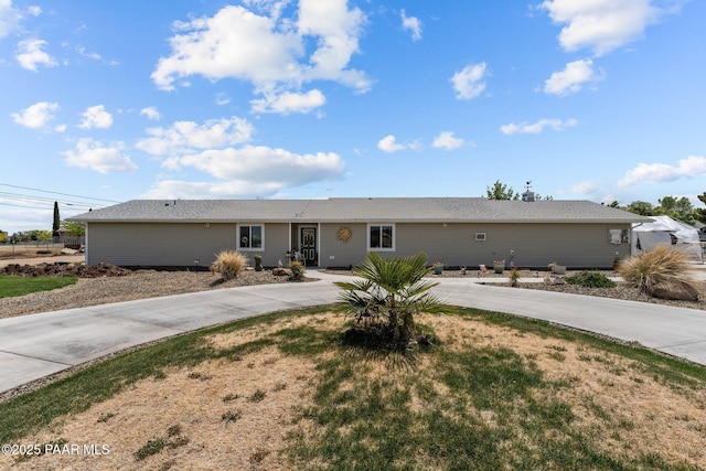 3161 N Valley View Dr, Prescott Valley, AZ 86314 - ranch-style house with curved driveway