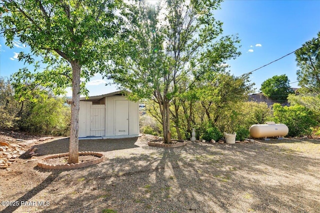 view of yard featuring a shed and an outdoor structure