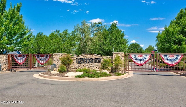 1498 Commonwealth St, Prescott, AZ 86301 - community / neighborhood sign with a gate
