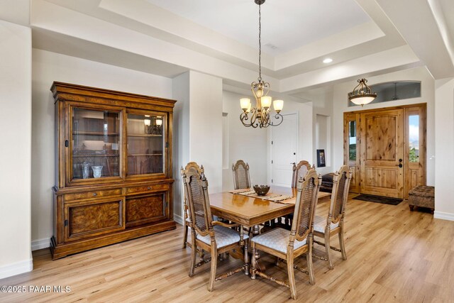 1032 Vantage Point Cir, Prescott, AZ 86301 - dining room with light wood-style flooring, a chandelier, a tray ceiling, baseboards, and recessed lighting