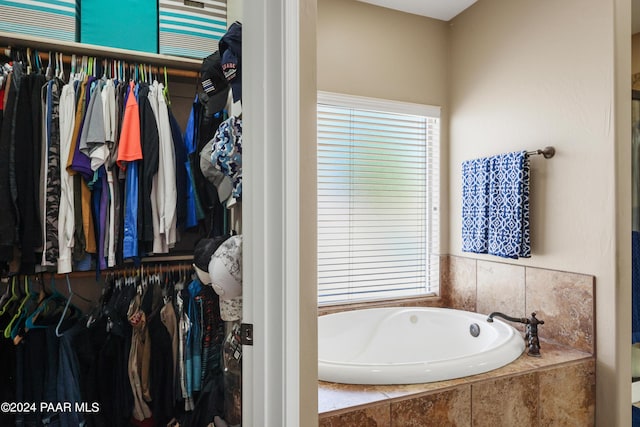 bathroom featuring tiled tub