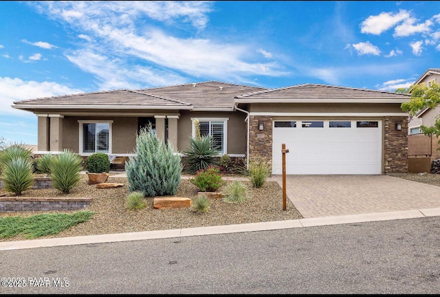 view of front facade featuring a garage