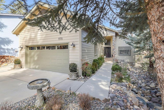 view of front facade featuring a garage