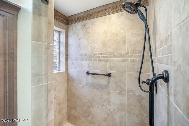 bathroom featuring tiled shower