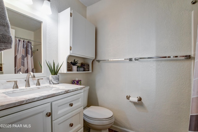 full bath with toilet, vanity, a textured wall, and a shower with shower curtain